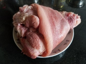 step1: 咸豬手(已放湯煲過)