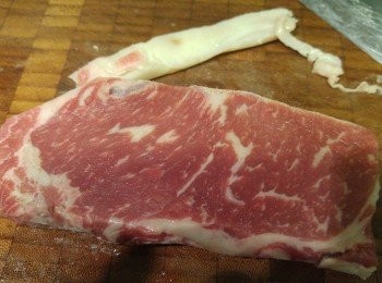 step1: 先將肥筋切走 。