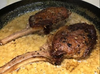 step6: <span class="group_3">黑松露薯蓉</span>
材料：
薯仔 2個(美國焗薯)
無鹽牛油 40克
淡忌廉 4湯匙
 黑松露醬 1湯匙
黑松露鹽 適量(可用海鹽代替)
黑胡椒 適量
肉豆蔻粉(Nutmeg) 適量