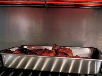 step16: 用上火烘烤(用烤箱的上火加熱，邊熬煮邊觀察煮汁的狀態。)