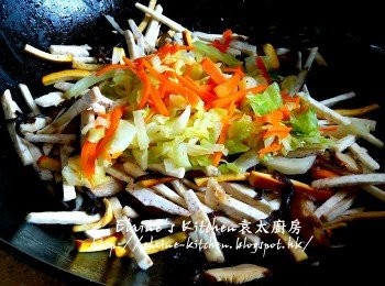 step8: 再加以前盛起的甘旬 , 椰菜絲回鑊