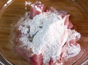 step4: 倒入一包炸雞粉