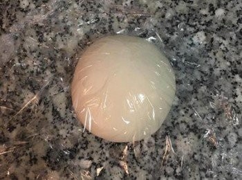 step7: 揉好後，用保鮮膜蓋起來再鬆弛個5分鐘。