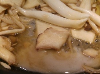 step2: <span class="group_2">生粉茨</span>攪勻後慢慢加入撈混。