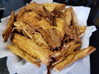 step5: 枝竹，將枝竹用中細火烤至金黃色備用