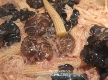 step4: 如想做什菜煲, 可以先煮熟疏菜再放入南乳炆齋即成。