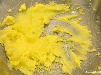 step3: 無鹽奶油放室溫軟化後與細砂糖攪拌均勻