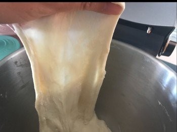 step2: 打大約20分鐘就可以拉出薄膜！