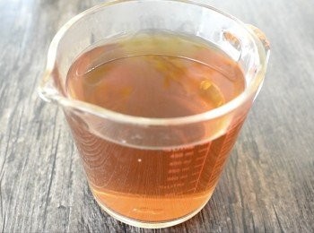 step5: <span class="group_2">伯爵茶啫喱</span>做法： 將400毫升熱水和糖拌勻，再放入茶包，靜置約2分鐘