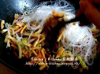 step10: 最後加入銀芽及粉絲拌勻