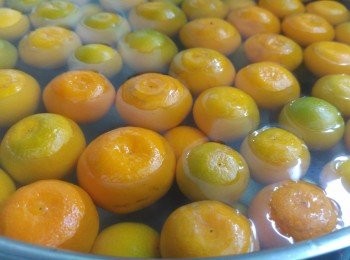 step3: 熱水不用太滾, 形容滾起水泡像蝦的眼睛, 煮一分鐘。