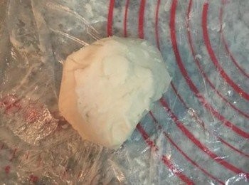 step11: 取出冰硬的油酥，