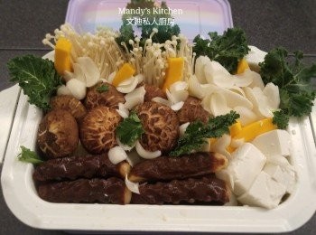 step3: 上湯煲滾後倒入煲內, 將材料煮熟後即可。