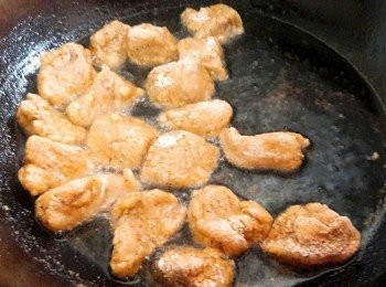 step6: 下鍋炸約五分鐘 , 待二面炸得金黃香酥即可