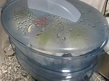 step19: 蒸好後不要馬上開蓋，可以小心的打開一點蓋子讓蒸氣散出，