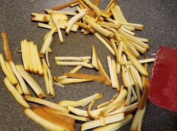 step6: 再用少許油起鑊,加入五香豆腐炒香