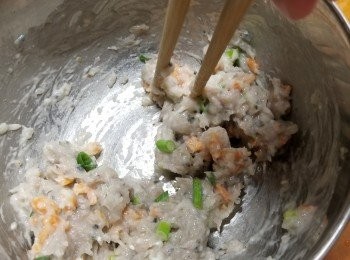 step2: 用筷子打圈至起膠