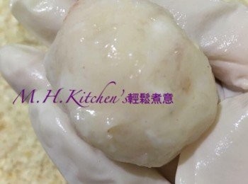 step19: 然後封口>再粘上蛋液>放入麵包糠內黏上麵包糠
