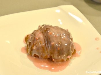 step12: 將巧克力醬淋在麵包上~在適量均勻撒上天然紫薯粉即完成