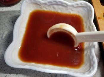 step3: <span class="group_4">甜酸汁料:</span>茄汁2湯匙,砂糖3湯匙,蘋果醋3湯匙,鹽半茶匙,唿汁半茶匙拌勻用作點素蝦食用