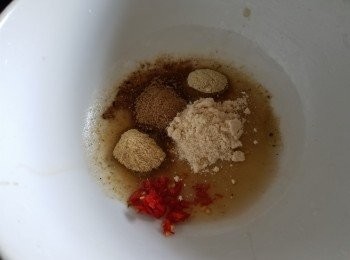 step9: 雞粉，大地魚粉，胡椒粉，糖，麻油，黃酒