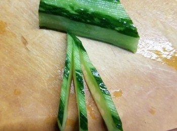 step5: 再於中間一片卷起作裝飾用
