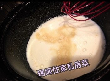 step3: 熄火👉🏻分兩次倒入魚膠粉搞溶