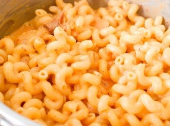 step5: 加入通心粉，拌勻