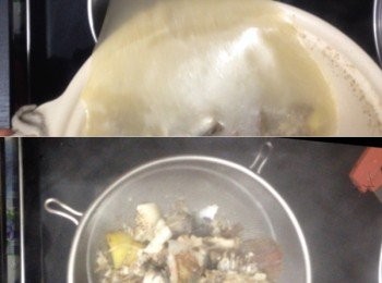 step11: 下熱水大火煮15分鐘
煮好的魚湯用隔篩隔去骨頭，只剩下湯備用
