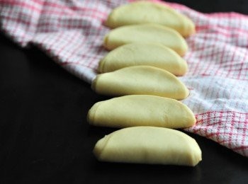step5: 麵皮中間對接，再放靜止30分鐘