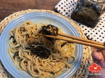 step9: 加入適量的蔥油與麵條拌勻，便可享用