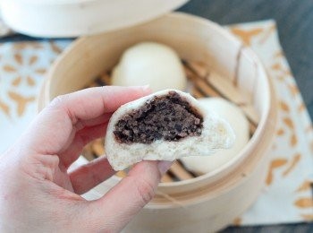 step6: 用大火蒸約12分鐘，關火，待3分鐘後才拿出包子 (這樣包子就不會很快變硬）*蒸好小心斜斜打開蓋，以免倒汗水令包子表面不平滑