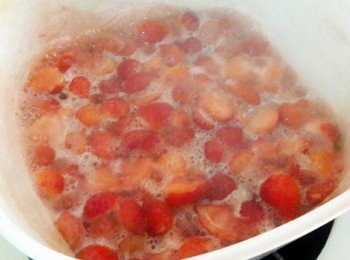 step7: 中大火煮滾 , 邊煮邊攪拌