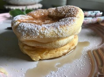 step4: 灑上糖粉加入楓糖，配上自己喜歡的口味