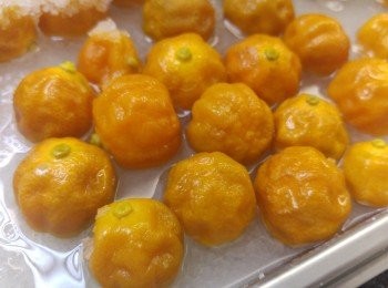 step7: 柑桔收水後放入巳消毒的樽內。