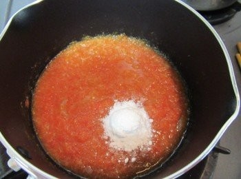 step4: 用慢火加熱,放入椰汁粉拌勻盛碗,灑孜然粉即可.