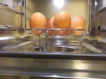 step2: 蒸爐有預設功能soft boiled egg, 蒸約14分40秒,