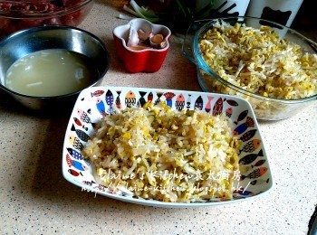 step4: 再繼續將餘下的大豆芽逐一洗淨 , 剁碎及渣乾水份 , 渣出來的大豆芽水分開盛起