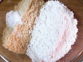 step2: 所有粉類放到乾淨容器中