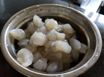 step6: 將虎蝦清洗後切粒