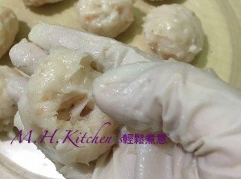 step9: 然後在中央整個小孔