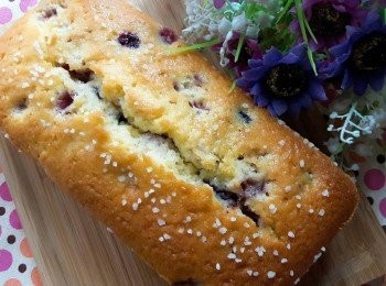 step9: 送入已用180度預熱的烤箱中 , 先烤20鈖鐘 , 然後灑上珍珠糖 , 再烤30分鐘或用竹籤插入沒有沾黏物即烤好