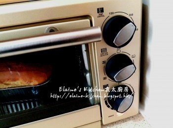 step8: 見蛋糕經已脹起 , 取出將蛋糕放上焗爐最低層 , 轉用200C上火焗多10分鐘