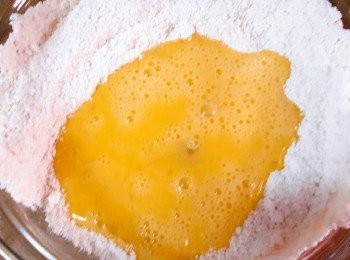 step4: 蛋打散直接加入拌勻
