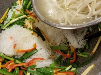 step10: 加入芽菜水炒勻(芽菜不需加入)