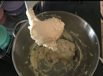 step1: 將所有材料放入廚師機打約20分鐘。
（見到團粉咁濕～ 手搓真係有排搓呀！）