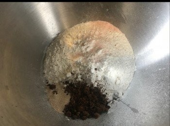 step1: 將所有材料放入廚師機。