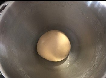 step2: 用三度打10-12分鐘至粉團成型。