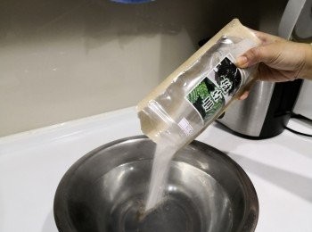 step3: 再將仙草粉加入滾水內