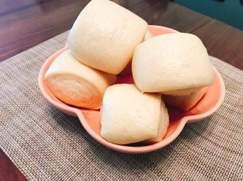 step13: 完成，又大又鬆軟的饅頭出爐了。